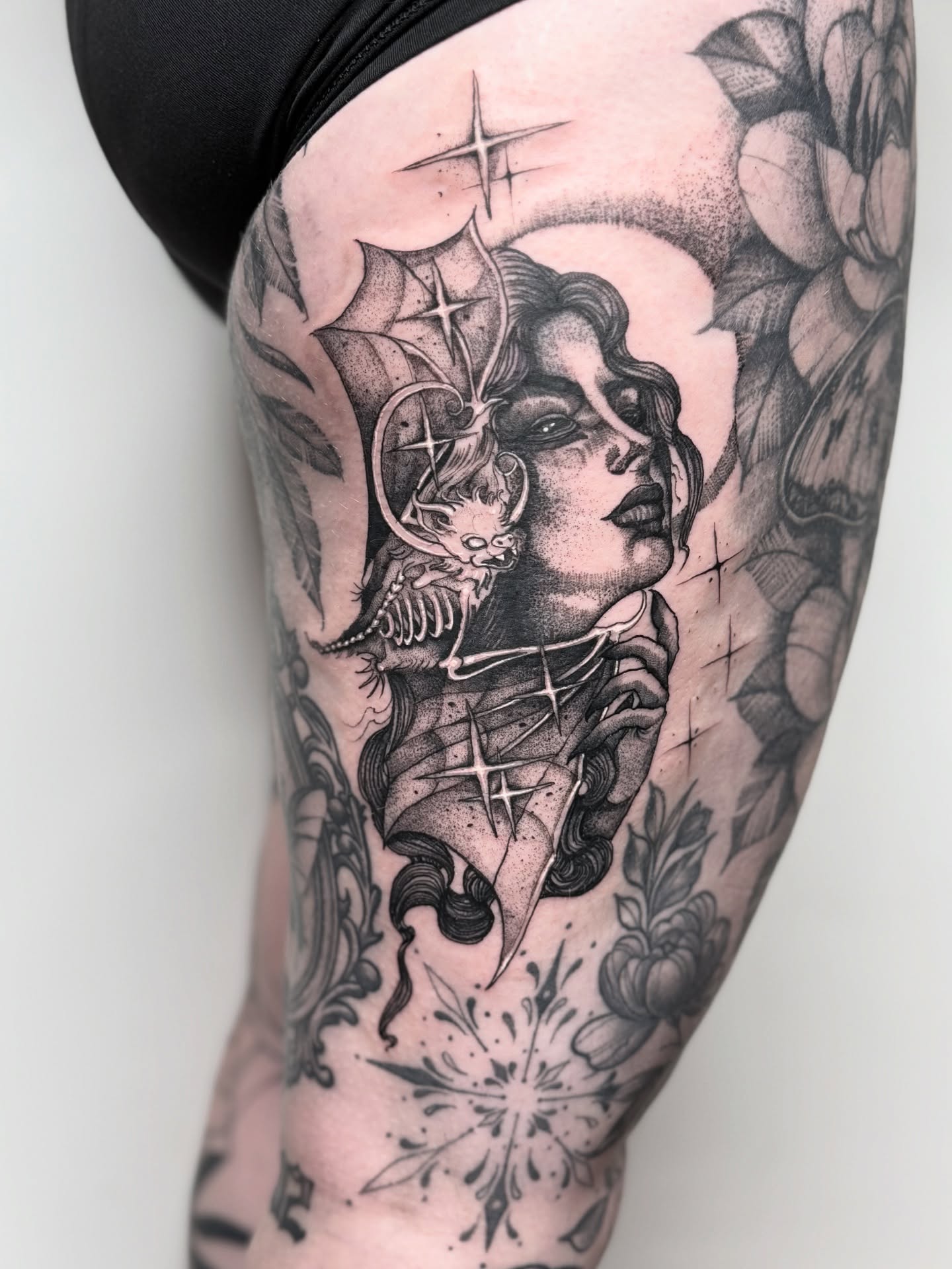 Another @hungryxhearttattoos x @scaledxwingstattoo collab ! Thanks soo much for getting this one Leslie 🖤