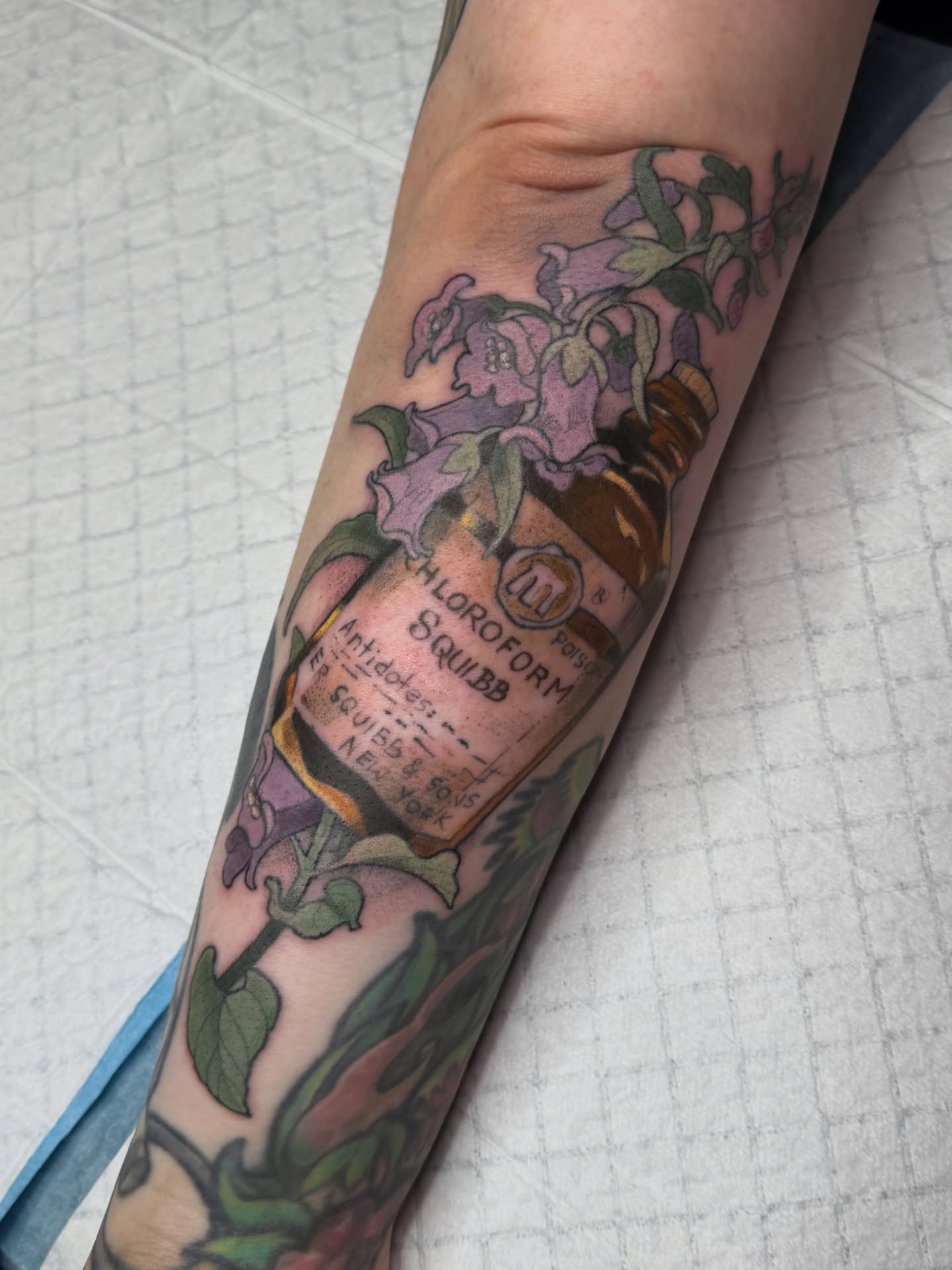 Bottle gap filler with some poison flowers. Thank you so much !!🖤