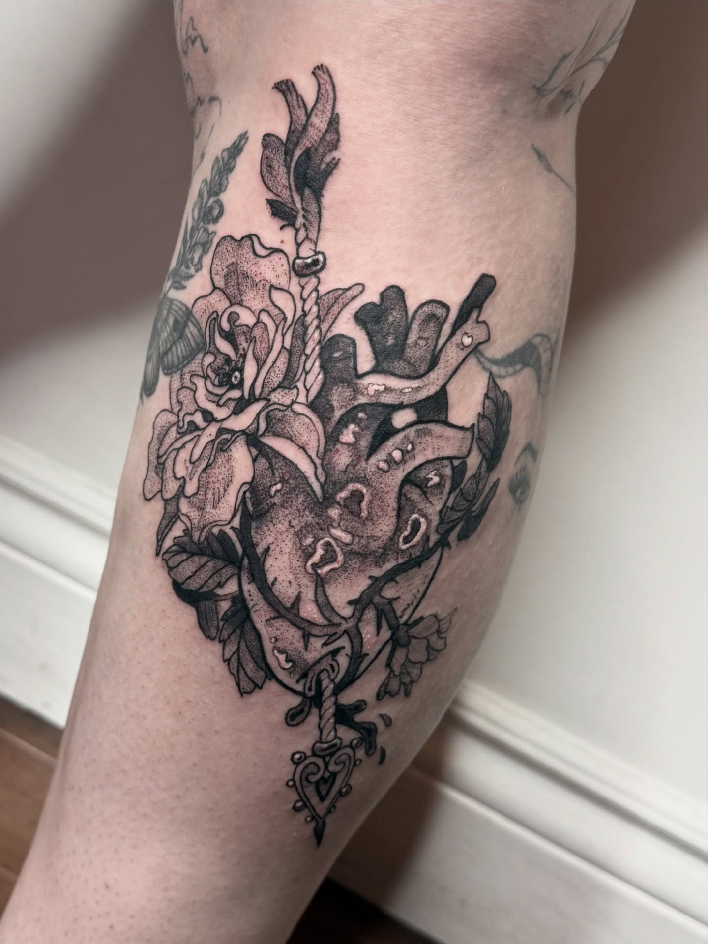Heart and arrow 💘 on the inner calf! Thanks so much for picking this one-off!!
