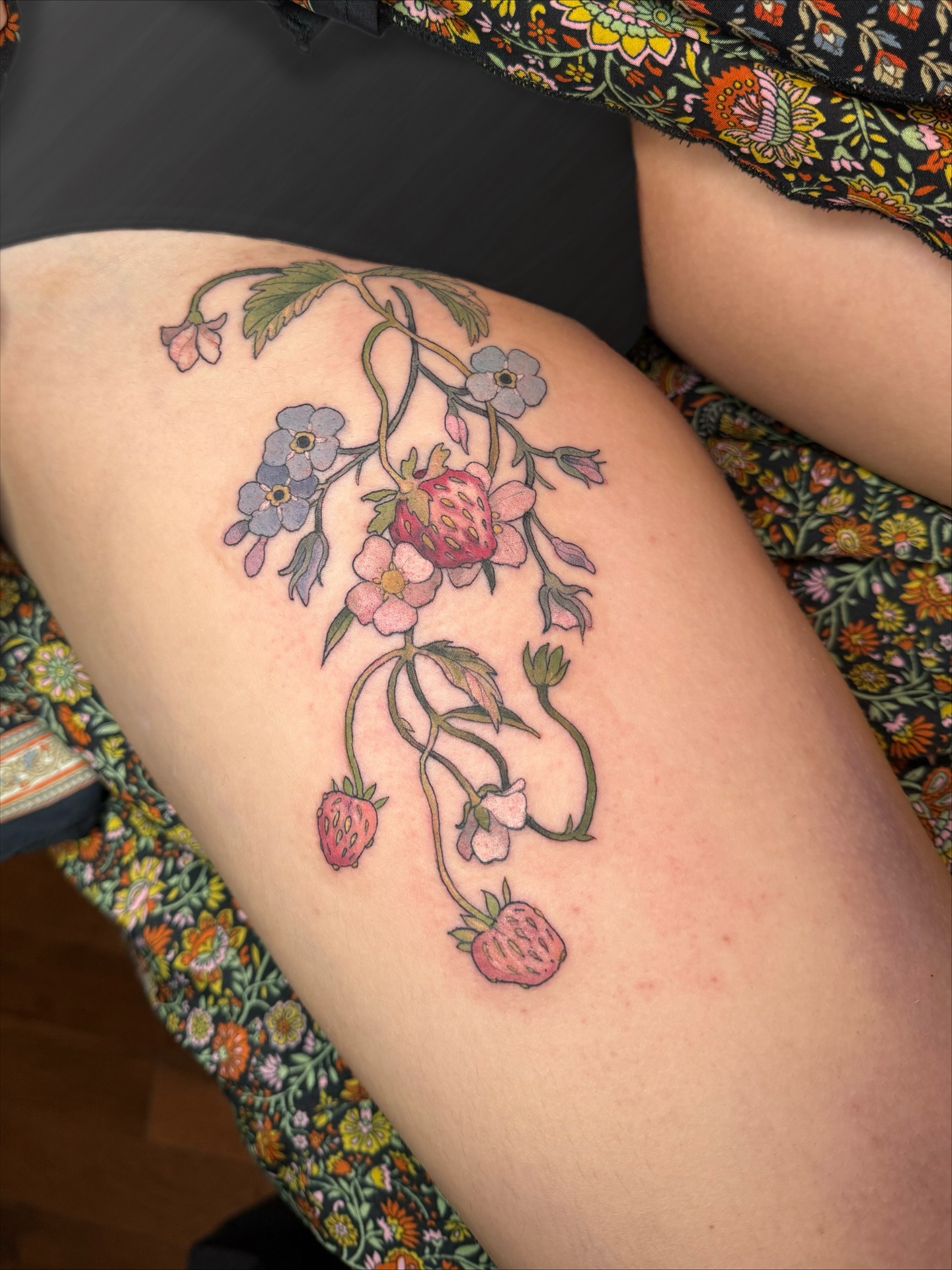 🍓🌱Strawberries and forget me nots sprouting from the inner thigh :)…did I mention this was her FIRST tattoo ⁉️it was lov
