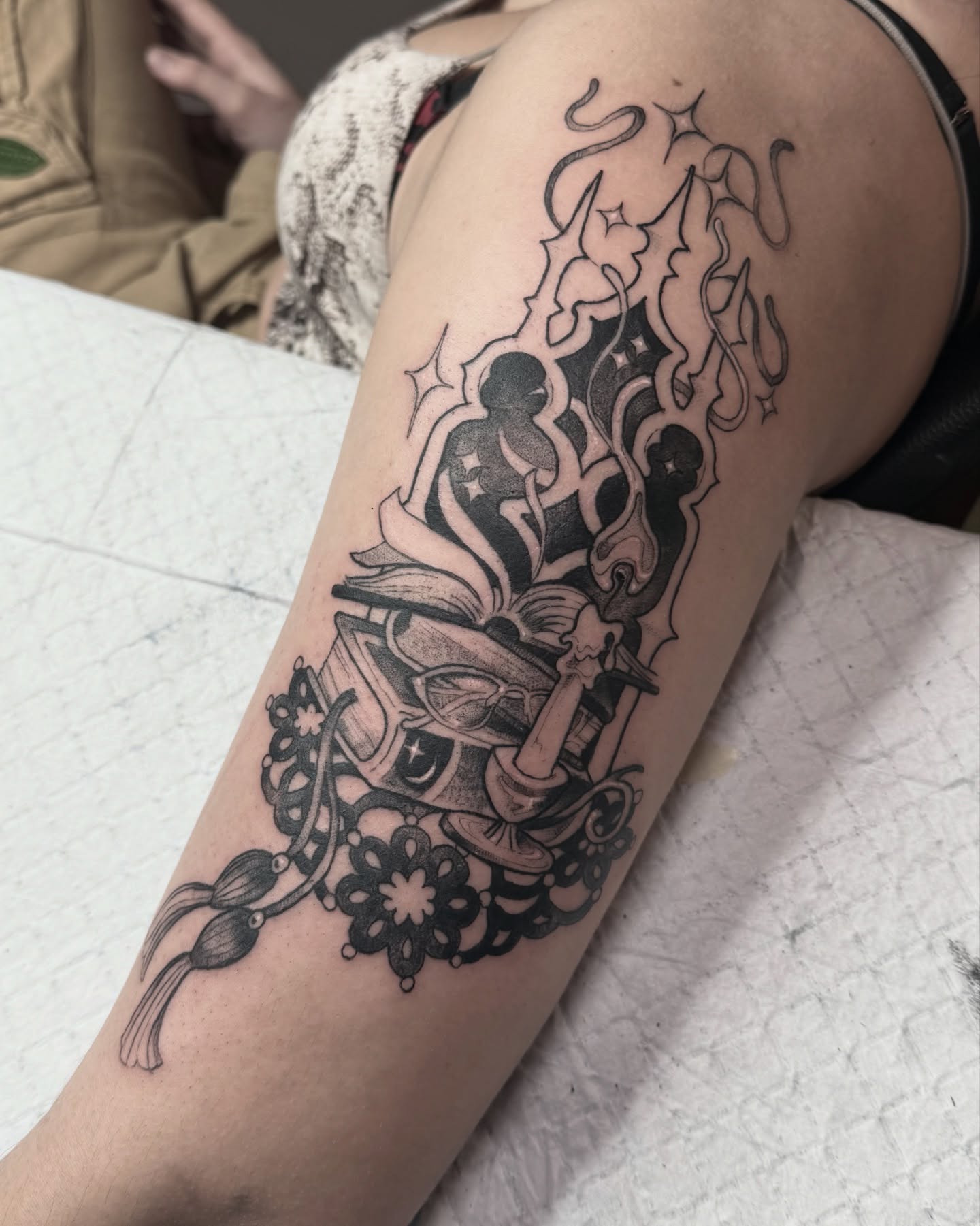 Unlocking the secrets of the universe 🕯️✨🌙 thank you soo much for getting this one-off and teaching me about space stuff